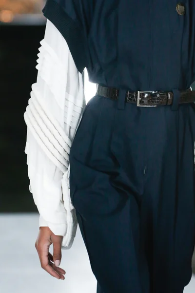 Look 27
